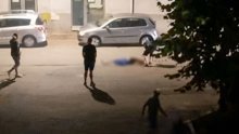 Mladića tukli, gazili i vukli po cesti u Sl. Brodu, objavljena uznemirujuća snimka