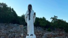VIDEO Vandalizam u Međugorju: Išaran kip Gospe, zapaljen oltar crkve