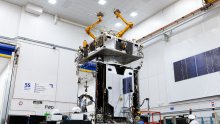Nova američka svemirska letjelica s dvije robotske ruke servisira satelite, no mogla bi imati i vojnu ulogu