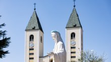 Oglasio se Župni ured: Međugorje ostaje otvoreno, redoviti molitveni program bez prekida