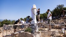 FOTO Ovo su prve fotografije nakon vandalizma u Međugorju: Počela obnova oskvrnutog Gospina kipa