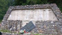 Šokantna krađa u Čabru: Ukrali pola tone vrijedan brončani reljef sa spomenika antifašistima