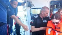 VIDEO Drama na Dunavu: Nasukao se kruzer, putnicima ponestalo pitke vode