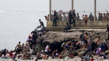 Kaos na sjeveru Afrike: Tisuće migranata preplavile španjolsku enklavu, najmanje devetero mrtvih