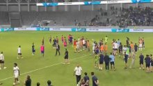 Šok i nevjerica: Evo kako je Torcida ispratila igrače Hajduka nakon ispadanja na Cipru