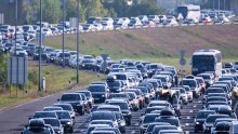 Prometni čepovi diljem zemlje, velike gužve prema moru: Kolone na A1, A3 i prema Krku