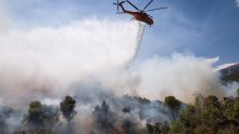 Požari haraju Europom: U Grčkoj u sudaru helikoptera poginule dvije osobe, Mađarska zatvorila nuklearku