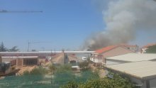 VIDEO Požar na rubu Zadra: Gori blizu kuća, dignuta četiri kanadera