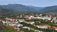 Knin nije samo proslava Oluje: Mladi odlaze, povratnici ulažu, a neka naselja još uvijek nemaju vodu