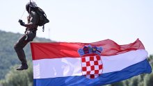 VIDEO/FOTO Politička elita stigla u Knin, hrvatska vojska pokazala spektakularnu moć na nebu