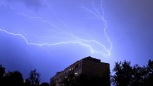 Pljuskovi s grmljavinom i jaki udari vjetra - pogledajte kad će se vrijeme smiriti