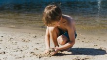 Mislite da su to valovi ili sunce? Nećete vjerovati što je zapravo najopasnija stvar za djecu na plaži
