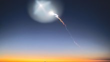 Raketa poletjela s udaljenog otoka, a zatim se iznad Pacifika dogodilo nešto neobično