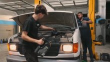 Tjednima su pokušavali uništiti ovaj motor: Ulili su benzin, pogrešno ulje, E85, kočionu tekućinu pa čak i maslac - i još radi
