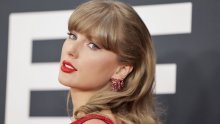Taylor Swift prvi put nastupila nakon vjenčanja, posebnu pažnju privuklo njezino prstenje