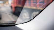 Imate sitno oštećenje na vjetrobranu? Ova ljetna navika može ga pretvoriti u veliku pukotinu