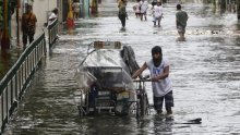 Osmero mrtvih u tropskim olujama na Filipinima