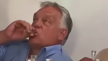 VIDEO Orban u neprepoznatljivom izdanju u Guči: Pio rakiju i šetao bez tjelohranitelja