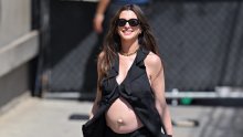 Svi su je gledali: Anne Hathaway zablistala u nekonvencionalnom trudničkom izdanju