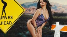 Rihanna nedugo nakon poroda pozirala u čipkastom bodiju i  pokazala fenomenalnu figuru