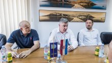Milanović: 'Neviđeno. Ja sam stigao s Hvara, tamo je cijeli akvatorij bio u dimu od ovoga'