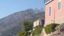 Razbuktalo se na sjevernim padinama kod Omiša, vjetar otežava situaciju