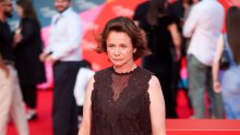 Potpuno opuštena: Emily Watson na otvaranju SFF-a zamijenila potpetice ljetnom obućom