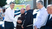 Plenković o požarima: 'To je bila velika fronta. Vlada će financijski pomoći Omišu i okolici'