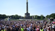Na tisuće ljudi opkolile centar Berlina zbog techno parade: Ovaj put počela je drugačije