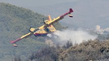Veliki požar na Dinari ne posustaje: U borbu poslani vojska i četiri kanadera