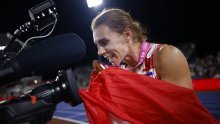 Srpska atletičarka morala objasniti tamošnjim medijima zašto je grlila našu Saru Kolak