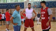 Plenković posjetio hrvatske košarkaše prije važnih utakmica