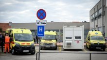 Zbog zaraze čekaonica u bolnici puna ljudi s istim tegobama: 'Unuk i majka su mi jako loše'