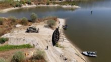 FOTO Prizori kakvi se ne viđaju svaki dan: Hrvatska vojska izvlači rimski brod iz Drave