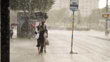 Nevrijeme poharalo pola Hrvatske: Vjetar rušio krovove i zidove, Selce pod vodom, kaos u Zagrebu