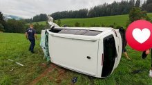 Herojski potez hrvatskih vatrogasaca u Austriji: Iz prevrnutog auta koji se dimio izvukli roditelje i troje djece