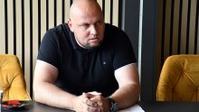 Napeto u S. Brodu: Komunalci krenuli uklanjati terasu, ugostitelj im pozvao zaštitare