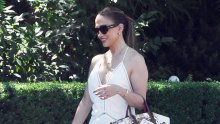 Jennifer Lopez zna kako nositi bijelo: Ova haljina ima detalj koji privlači poglede
