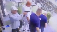 Hladnokrvna likvidacija pred kamerama: Prišao mu s leđa i pucao iz neposredne blizine