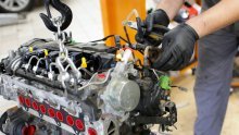 Servis joj je rekao da treba zamjenski motor od 19.000 dolara: Odvezla je auto kući i sama ga popravila za manje od 500