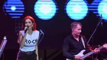 Rock energija u Karlovcu: Severina raspametila publiku, a svi su gledali u natpis na njezinoj majici