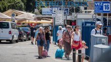 Sve se više turista vraća na kopno, u Supetru uveli dodatnu trajektnu liniju
