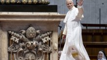 Papa podbada Trumpa: Meni su svi novinari dobrodošli