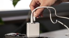 Je li sigurno ostaviti punjače stalno u utičnici i koliko vas to košta? Pogledajte