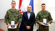 Hrvatski vojnici nagrađeni za herojski čin: U Litvi izvukli muškarca iz gorućeg automobila