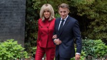 Brigitte Macron u crvenom od glave do pete: Prva dama u izdanju koje nije moglo proći nezapaženo