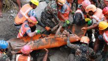 Dvije osobe preživjele devet dana pod tunelom u Nepalu, traga se za njih još 4000