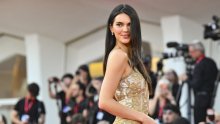 Kendall Jenner prvi put na crvenom tepihu u Veneciji: Iz ormara je izvadila haljinu stariju od nje