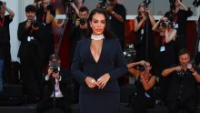 Prvi put na crvenom tepihu nakon vjenčanja: Georgina Rodriguez u Veneciji očarala u odvažnoj kombinaciji