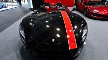 Ferrari od 3,7 milijuna funti policija je oduzela nakon manje od pola sata: Onda je policajac napravio nešto još luđe